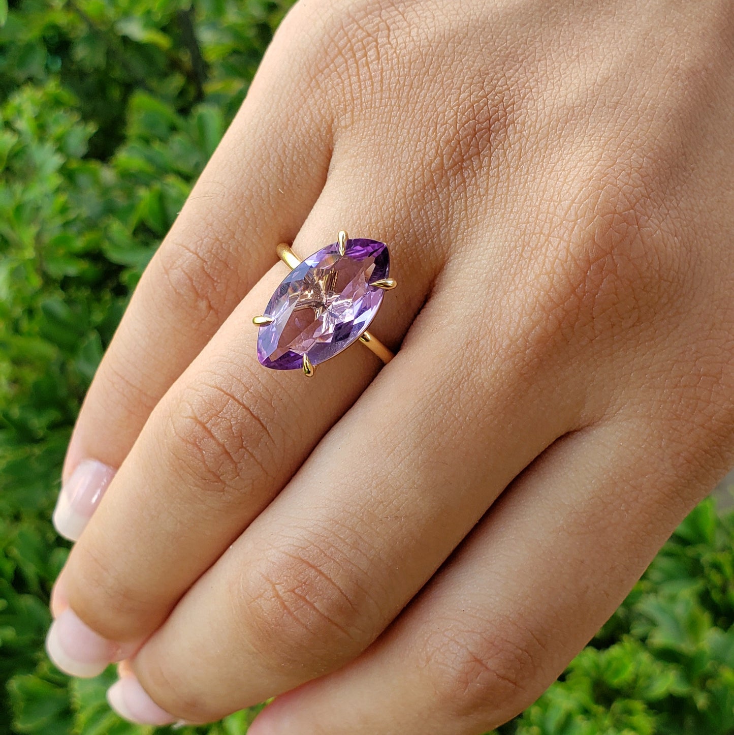 Anillo Reina Violeta